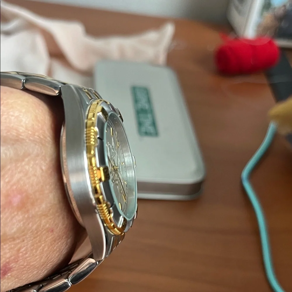 Game Time Silver and Gold Orlando Magic Men's Watch - Picture 4 of 6